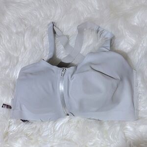 Victoria’s Secret sports bra size 36DDD